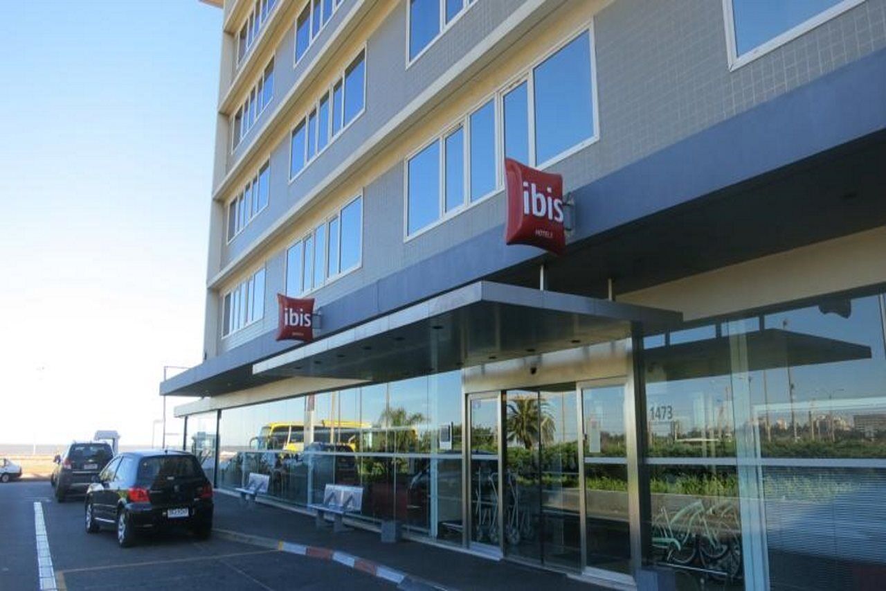 Ibis Montevideo Rambla Hotel Exterior photo